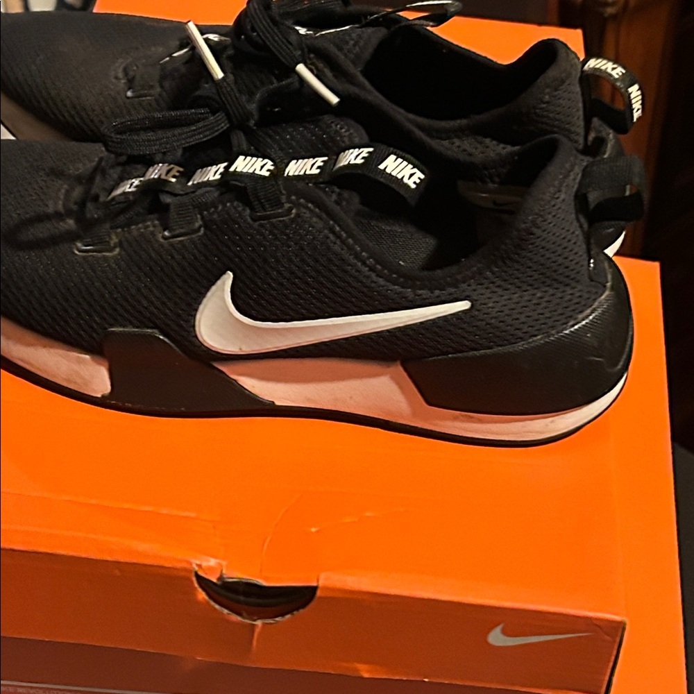 Nike woman’s Black and White Sneakers